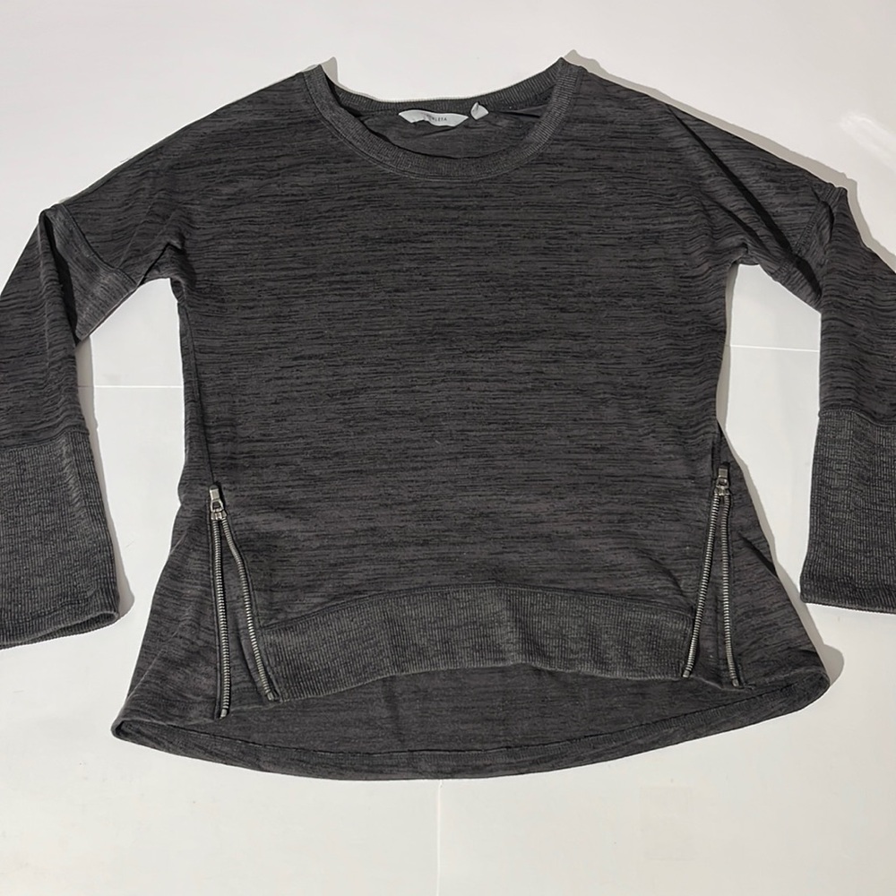 Athleta Blissful Sharkbite long sleeved sweater top shirt gray medium athleisure